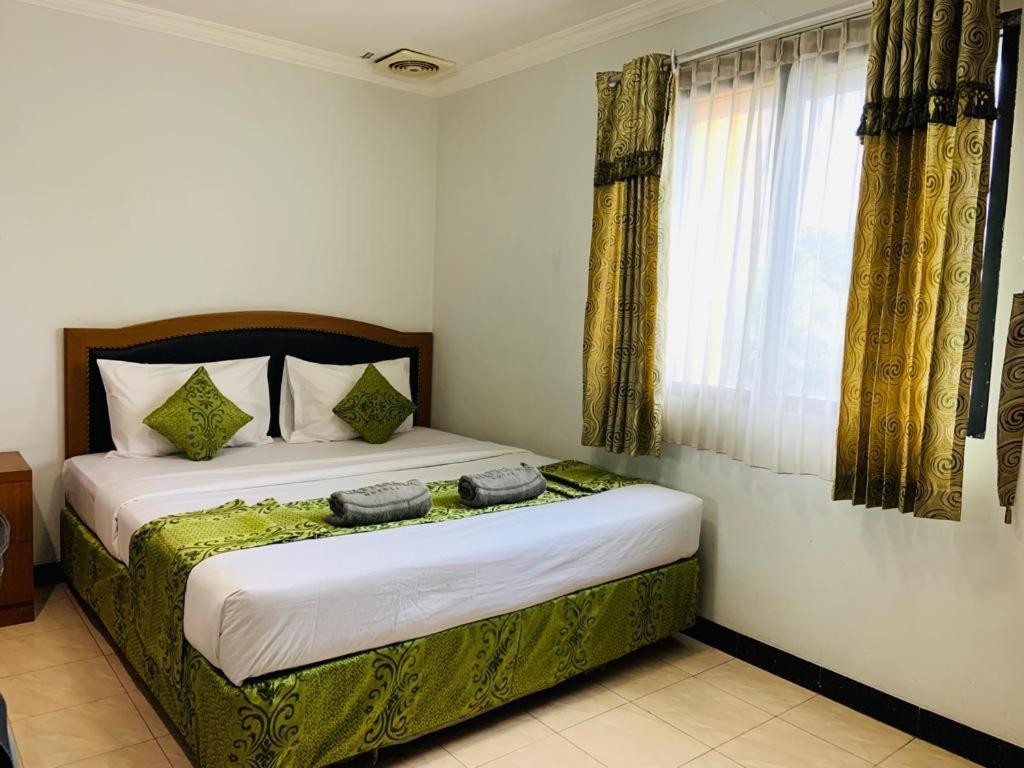Karsa Utama Hotel Jakarta Exterior foto
