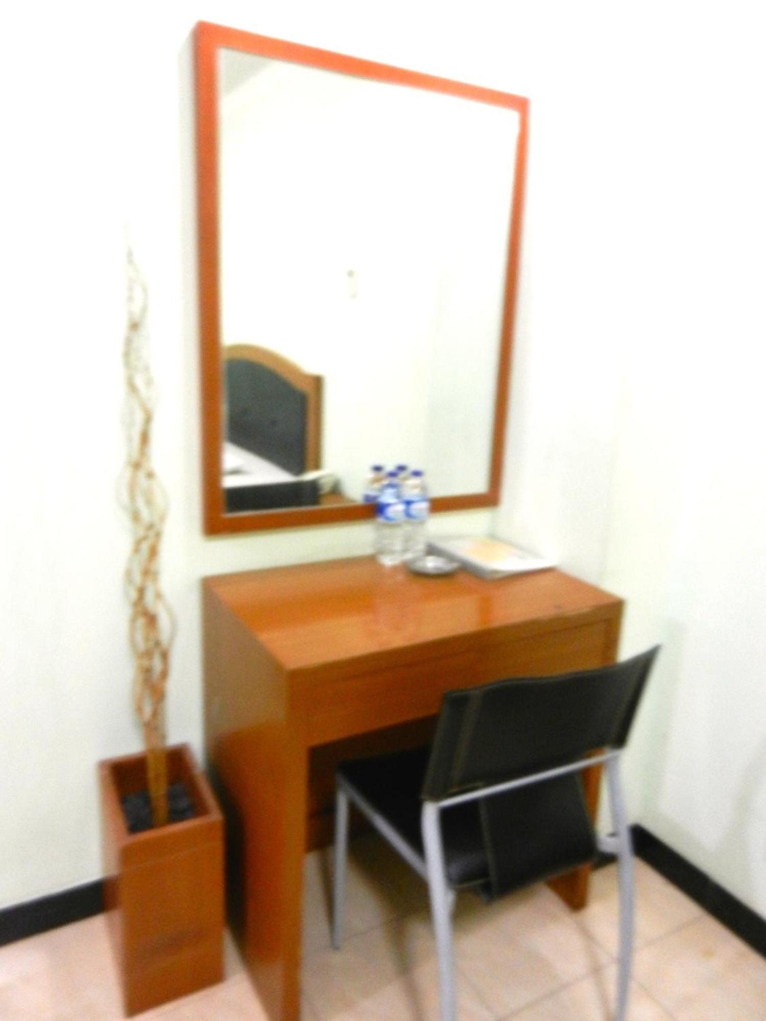 Karsa Utama Hotel Jakarta Zimmer foto
